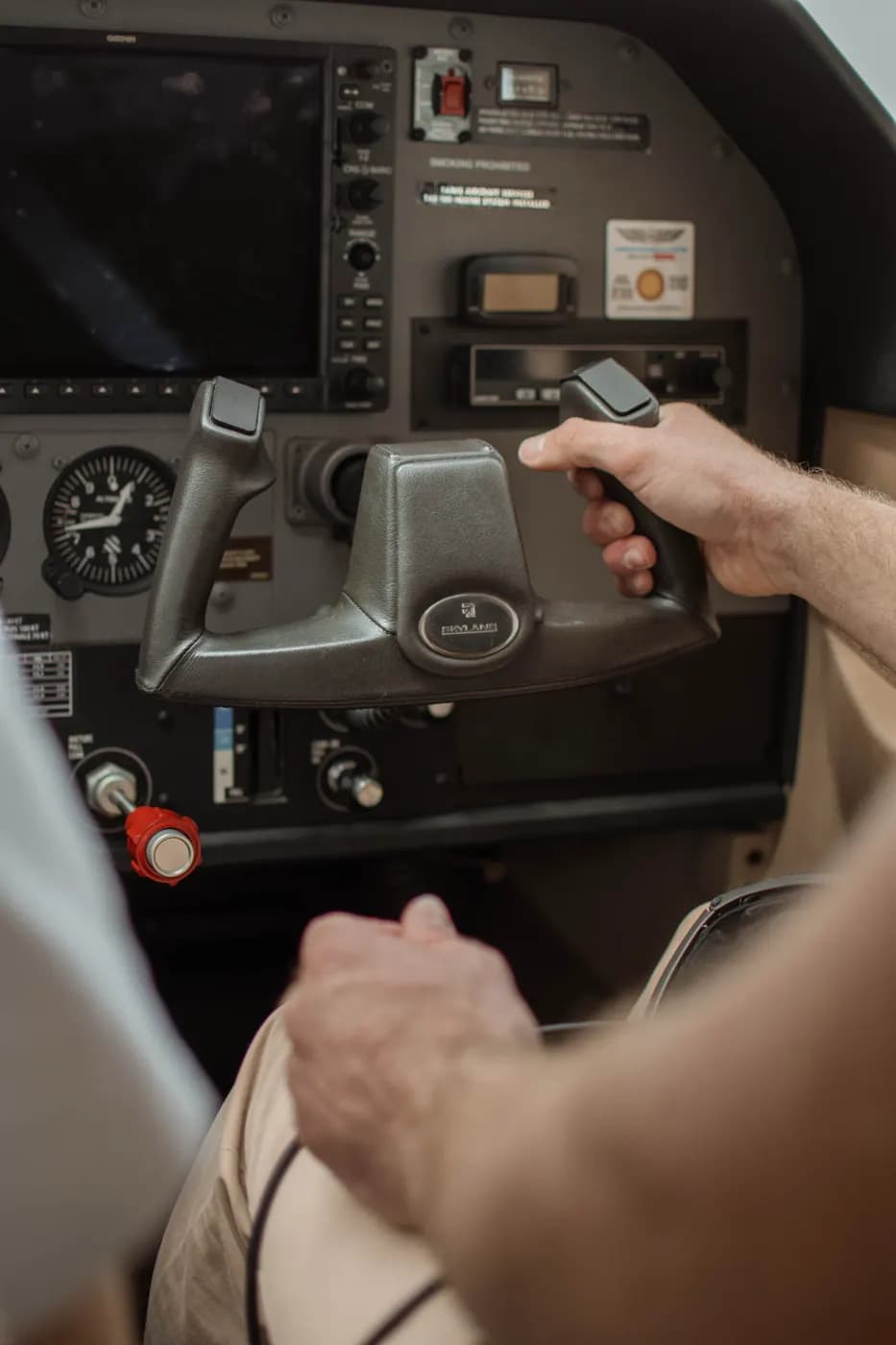Hands on the yoke and throttle