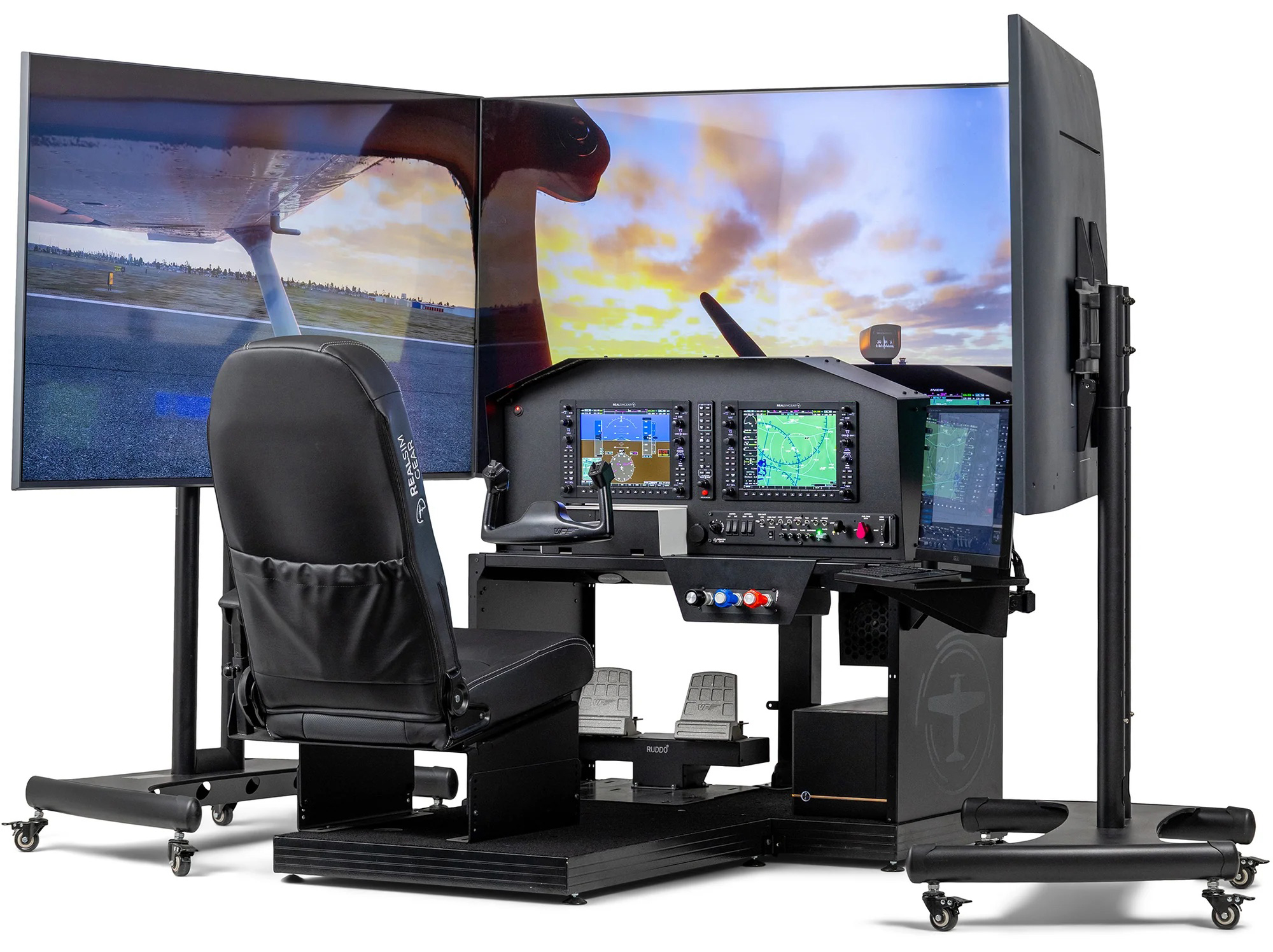 Cessna G1000 BATD simulator with triple-screen setup